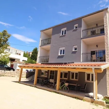 Nettes In Mit Eigenem Balkon * Башка