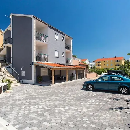 Nettes In Mit Eigenem Balkon