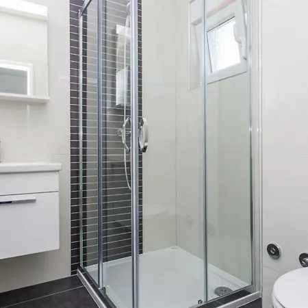 Nettes In Mit Eigenem Balkon Apartment
