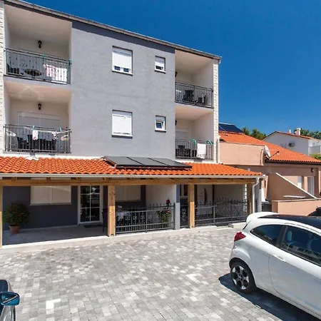 Apartment Nettes In Mit Eigenem Balkon Baska (Krk)